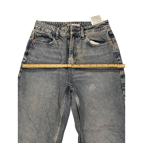 Zara Womens High-Waisted Wide-Leg Jeans With Frayed Hem In Light Wash Denim - Picture 9 of 9